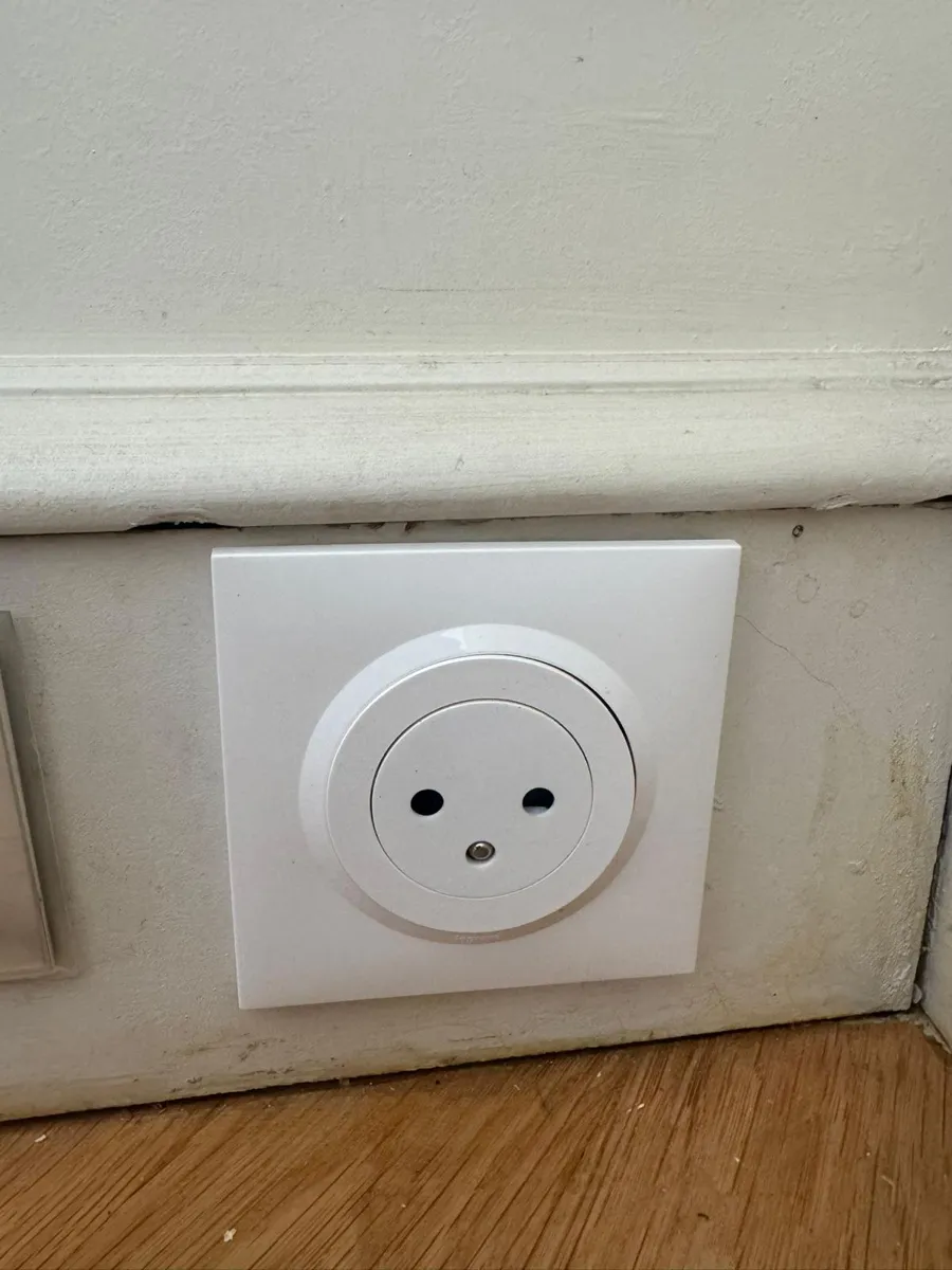 Prise électrique neuve